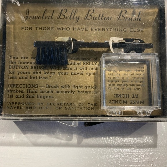 Jeweled Belly Button Brush with Lint Box - Picture 1 of 5
